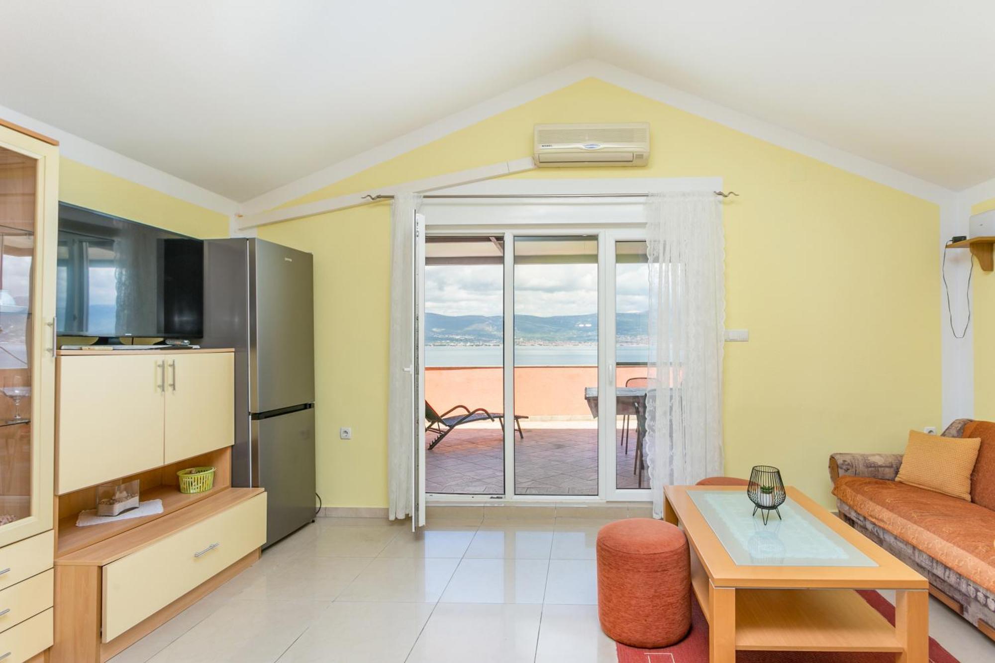 Apartments By The Sea Slatine, Ciovo - 11126 Номер фото