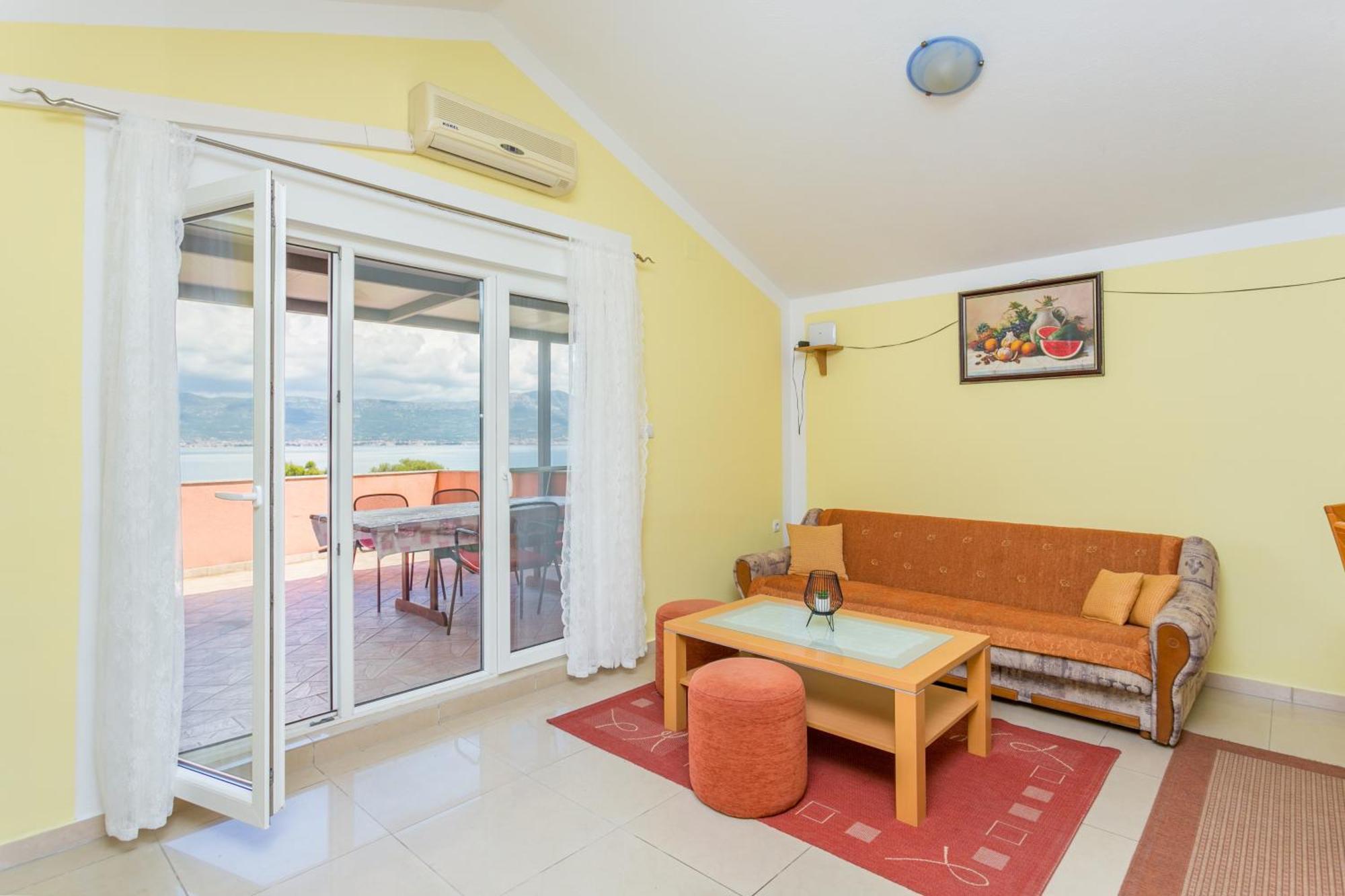 Apartments By The Sea Slatine, Ciovo - 11126 Номер фото